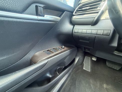 Used 2022 Toyota Camry SE FWD image 23