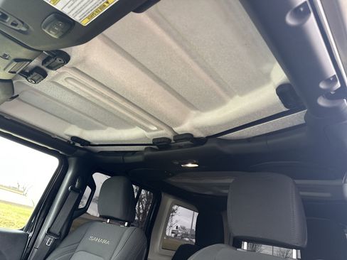 Used 2018 Jeep Wrangler Unlimited Sahara image 26