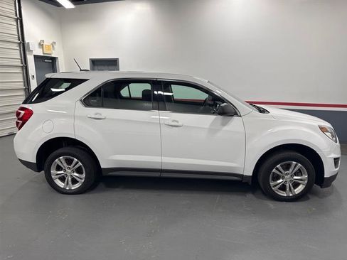 Used 2017 Chevrolet Equinox LS FWD image 6