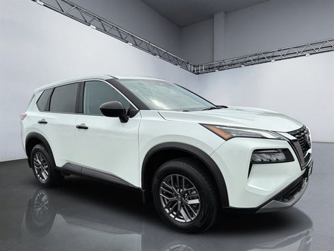 Used 2023 Nissan Rogue S AWD/4WD image 10