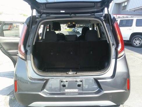 Used 2025 Kia Soul LX FWD image 15