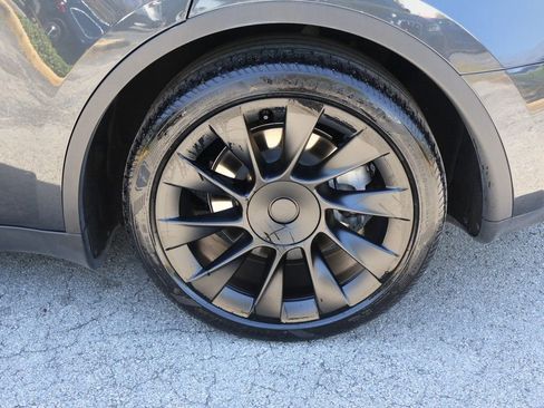 Used 2024 Tesla Model Y Long Range image 22