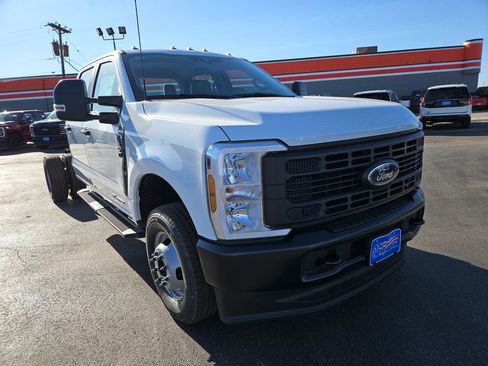 New 2025 Ford F350 XL image 2