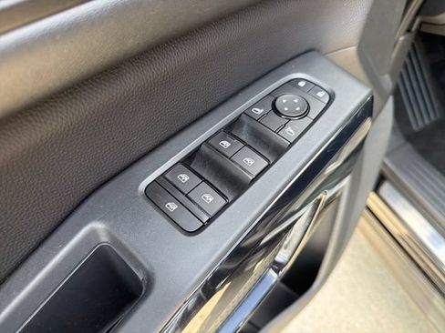 Used 2024 Nissan Pathfinder SV w/ SV Premium Package AWD/4WD image 13