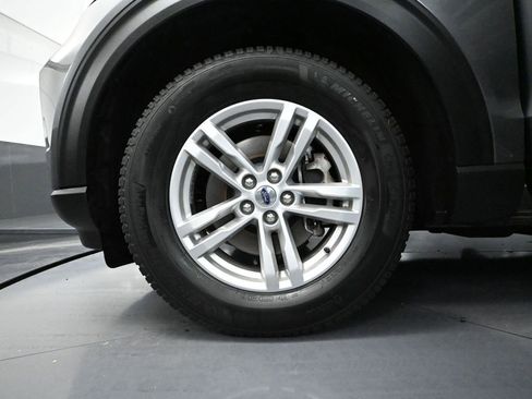 Used 2022 Ford Explorer XLT w/ Class IV Trailer Tow Package image 16