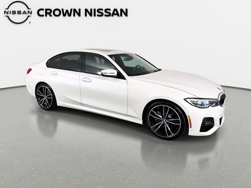 Used 2020 BMW 330i Sedan w/ M Sport Package RWD image 4