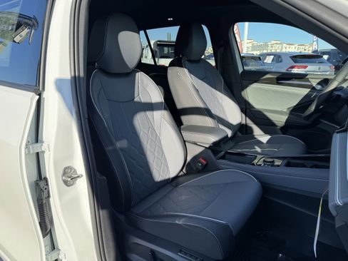 New 2026 Volkswagen Tiguan SEL R-Line AWD/4WD image 36