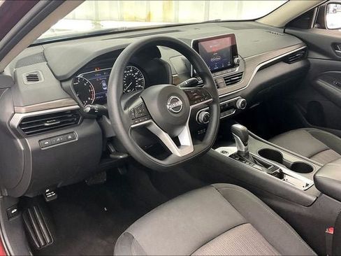 Used 2025 Nissan Altima 2.5 SV FWD image 16