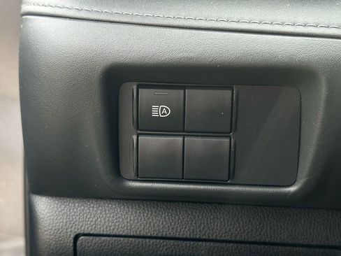 Used 2021 Toyota Highlander L image 21