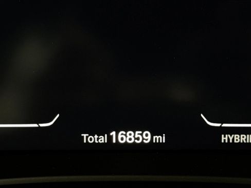 Certified 2023 BMW 530e image 22