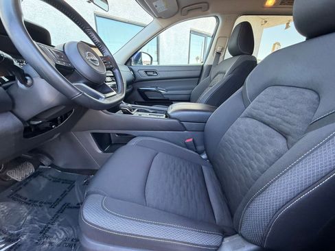 Used 2025 Nissan Pathfinder SV image 28