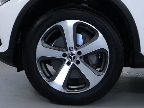 Used 2019 Mercedes-Benz GLC 300 4MATIC w/ Premium Package image 37