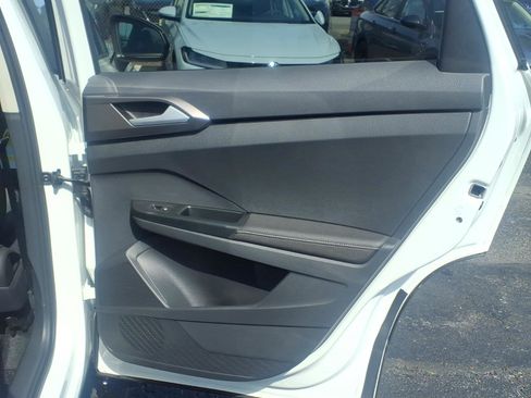 New 2026 Volkswagen Taos SE AWD/4WD image 6