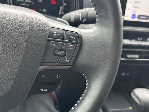 Used 2025 Toyota Camry SE w/ Convenience Package FWD image 21