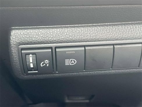 Used 2021 Toyota Corolla LE image 24