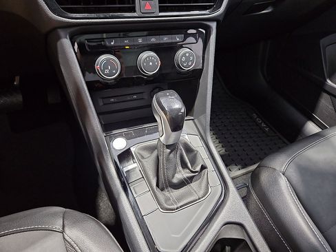 Used 2023 Volkswagen Taos SE w/ Panoramic Sunroof Package FWD image 22