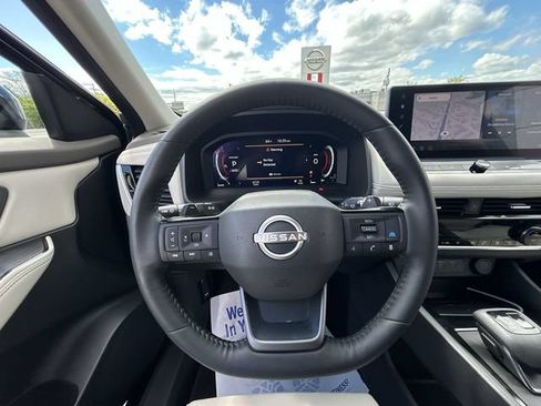 Certified 2025 Nissan Rogue SL AWD/4WD image 18