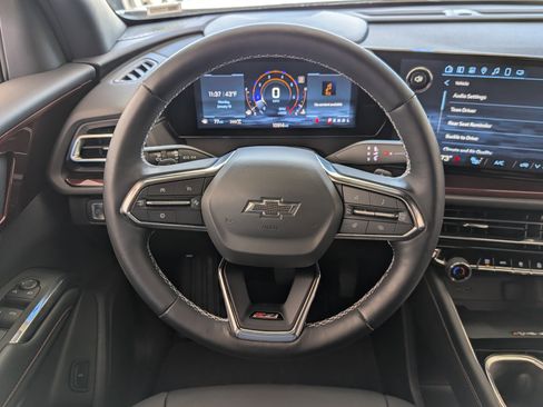 Used 2025 Chevrolet Traverse Z71 w/ Driver Confidence Package image 24