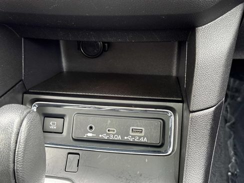 Used 2024 Subaru Ascent Limited w/ Technology Package AWD/4WD image 7