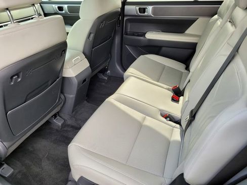 Used 2025 Hyundai Santa Fe SEL AWD/4WD image 16