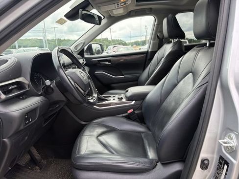 Used 2021 Toyota Highlander Limited AWD/4WD image 9