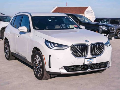 Used 2025 BMW X3 xDrive30i AWD/4WD image 3