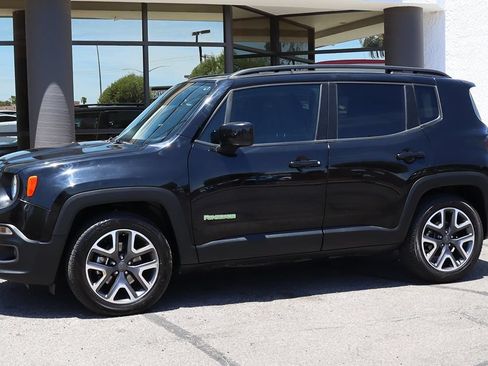 Used 2018 Jeep Renegade Latitude FWD image 8