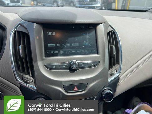 Used 2018 Chevrolet Cruze Premier w/ Enhanced Convenience Package FWD image 7