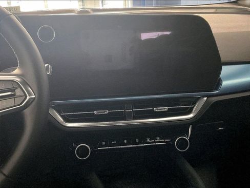 Used 2024 Chevrolet Equinox EV LT AWD/4WD image 18