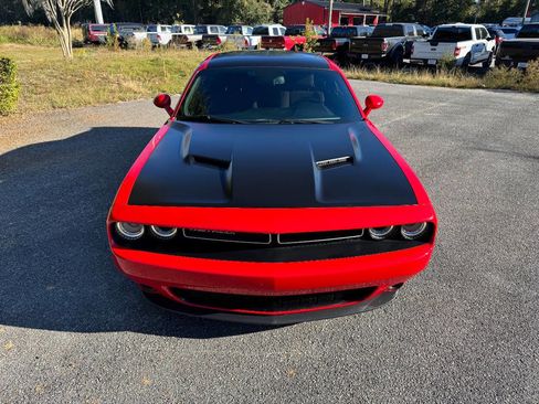 Used 2020 Dodge Challenger SXT image 2