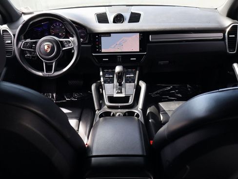 Certified 2023 Porsche Cayenne Platinum Edition image 21