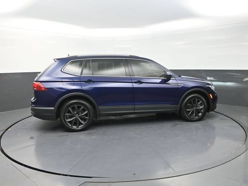 Used 2022 Volkswagen Tiguan SE AWD/4WD image 12
