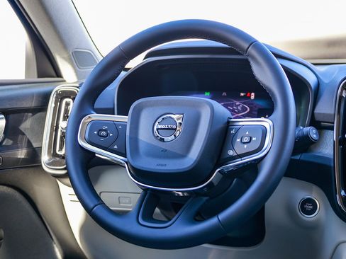 New 2026 Volvo XC40 B5 Plus w/ Protection Package Premier AWD/4WD image 15