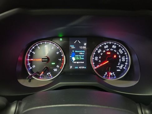 Used 2021 Toyota RAV4 XLE w/ Convenience Package AWD/4WD image 22