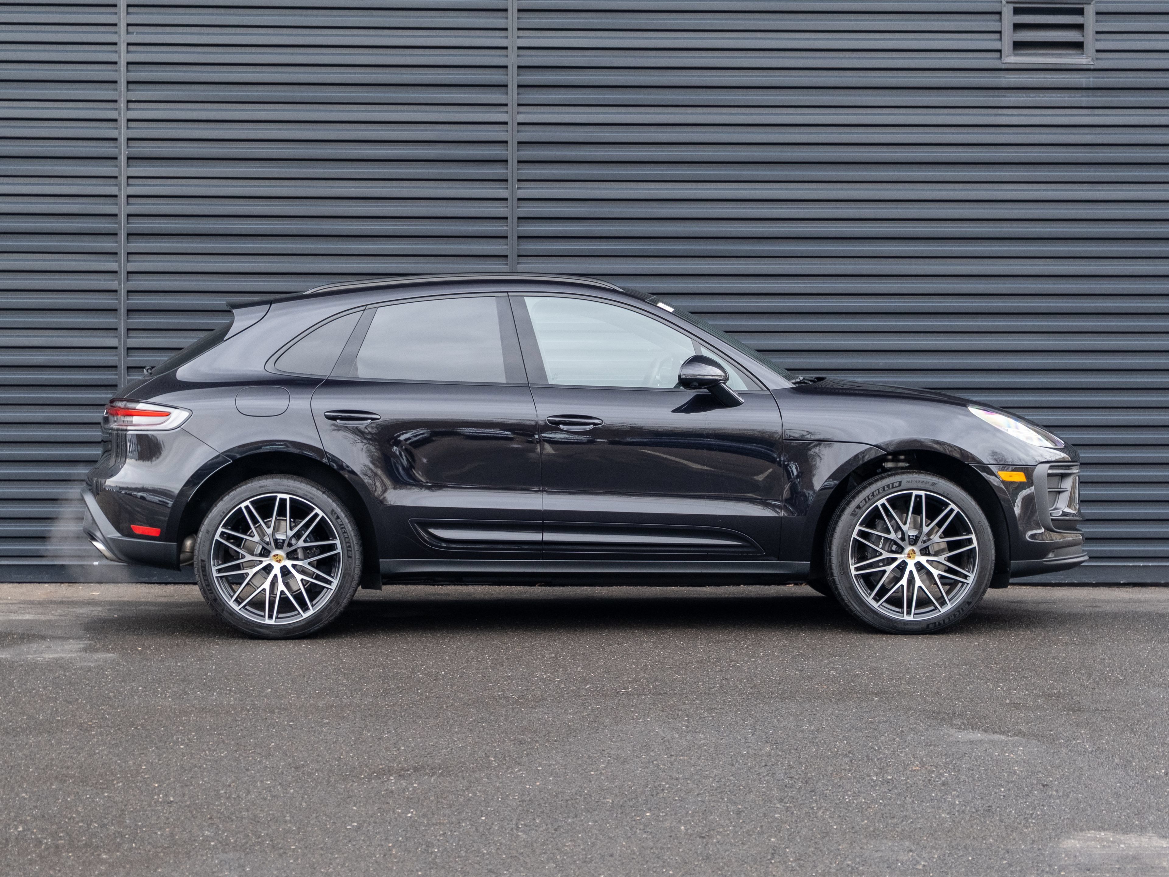 Certified 2026 Porsche Macan AWD/4WD image 9