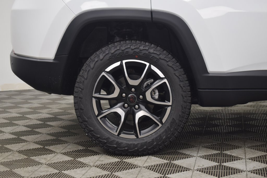 New 2026 Jeep Compass Trailhawk w/ Sun, Sound & Navigation Group AWD/4WD image 8