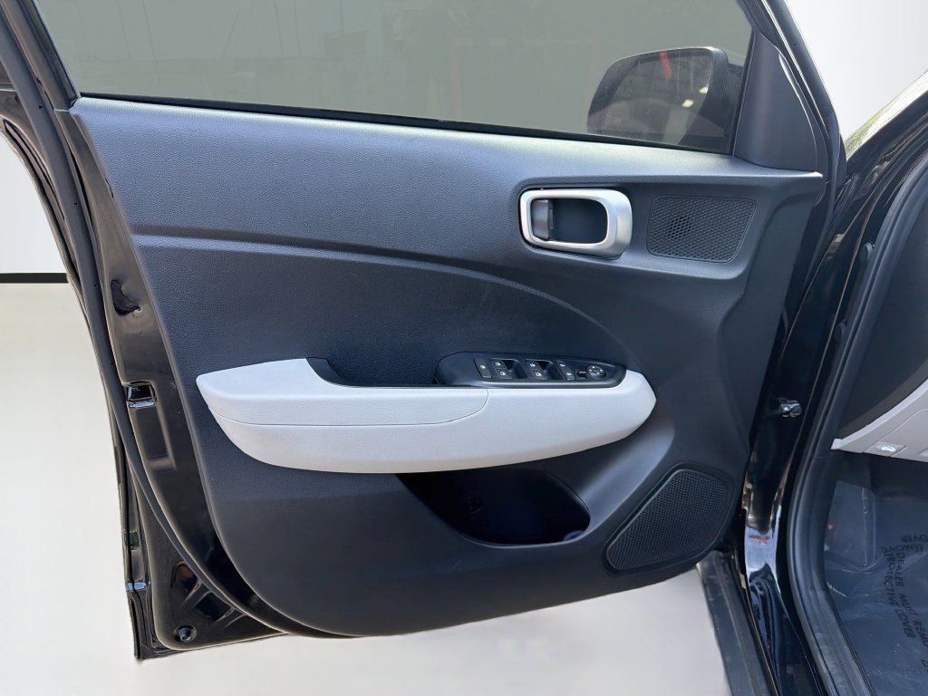 Used 2024 Hyundai Venue SEL FWD image 19