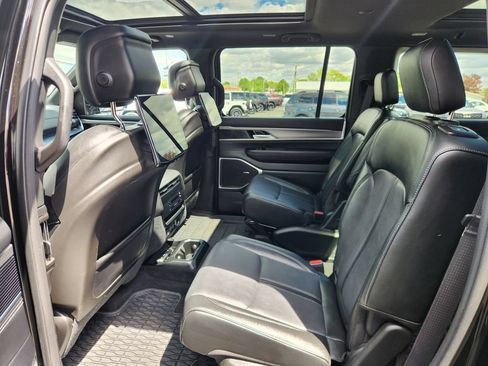 Used 2024 Jeep Wagoneer Series II AWD/4WD image 19