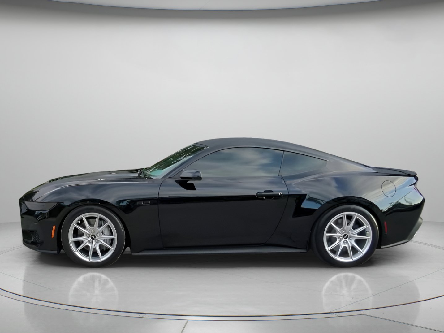 Used 2025 Ford Mustang GT RWD image 16