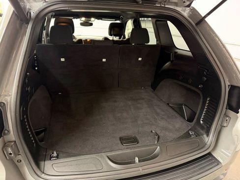 Used 2019 Jeep Grand Cherokee Laredo RWD image 30
