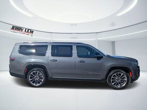 Used 2023 Jeep Wagoneer L Series III w/ Premium Group I image 2
