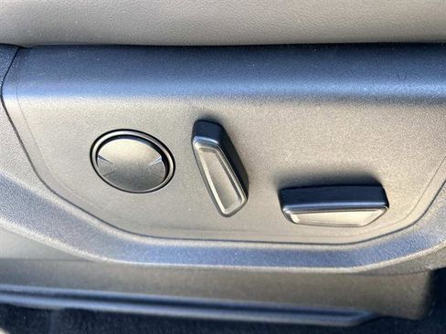 Used 2024 Ford Expedition XLT image 22