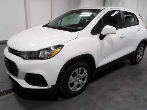 Used 2019 Chevrolet Trax LS FWD image 4