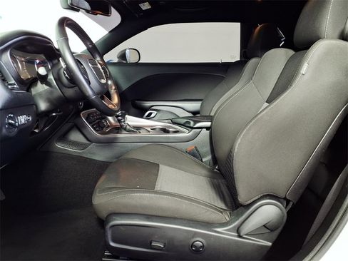 Used 2022 Dodge Challenger GT image 8