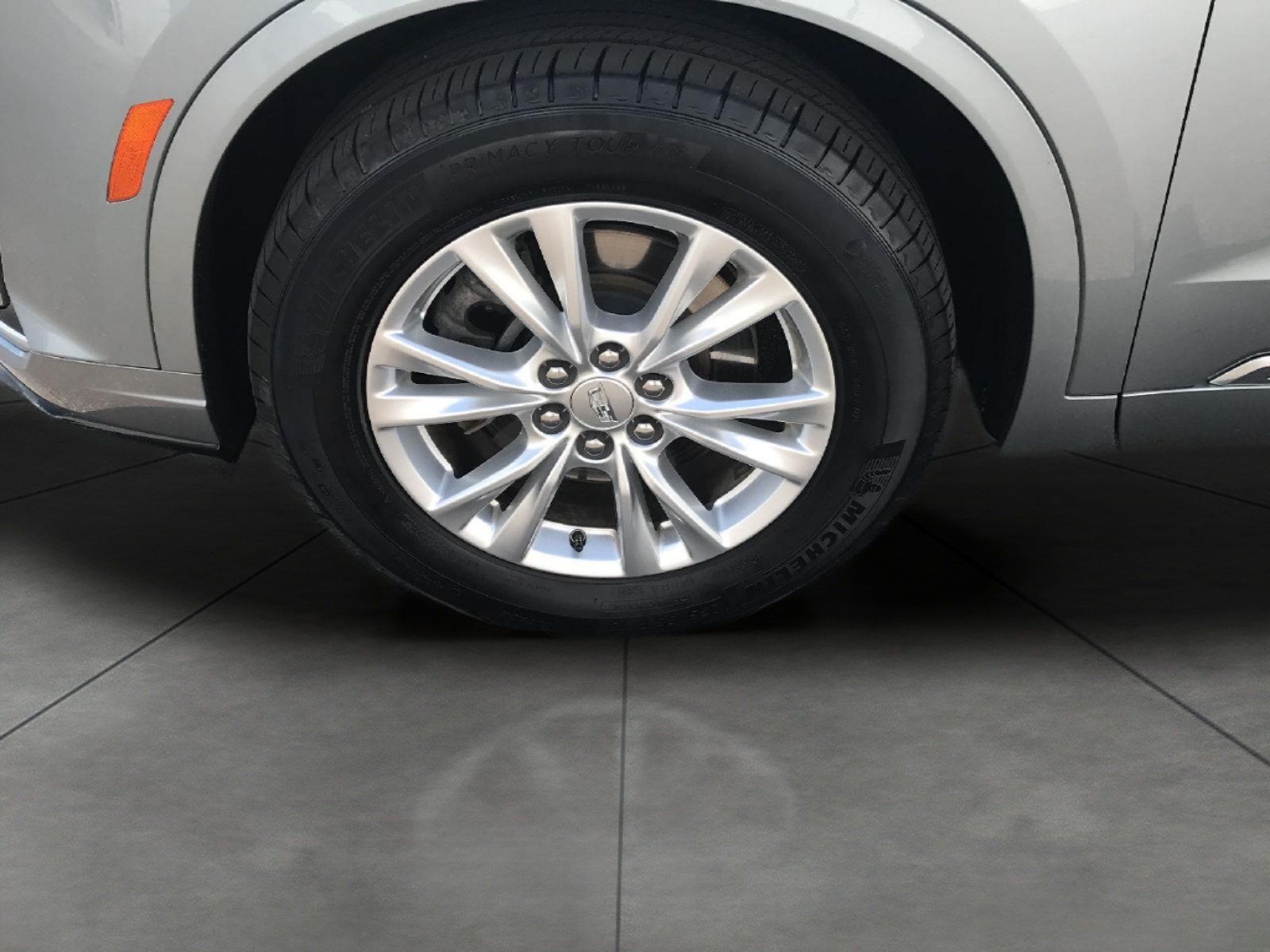 Certified 2024 Cadillac XT6 Luxury w/ LPO, Floor Liner Package AWD/4WD image 3