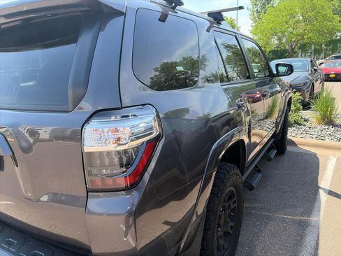 Used 2018 Toyota 4Runner SR5 AWD/4WD image 6