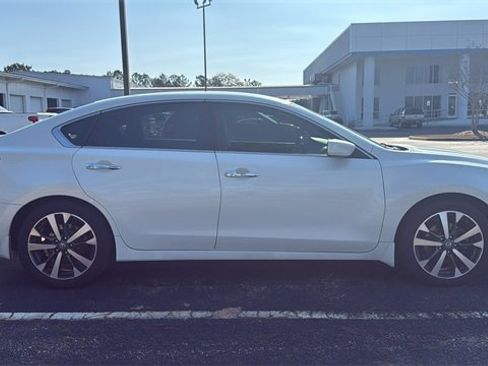 Used 2016 Nissan Altima 2.5 SR image 3