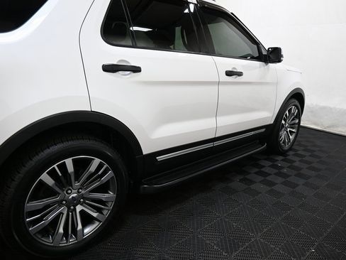 Used 2018 Ford Explorer Platinum image 13