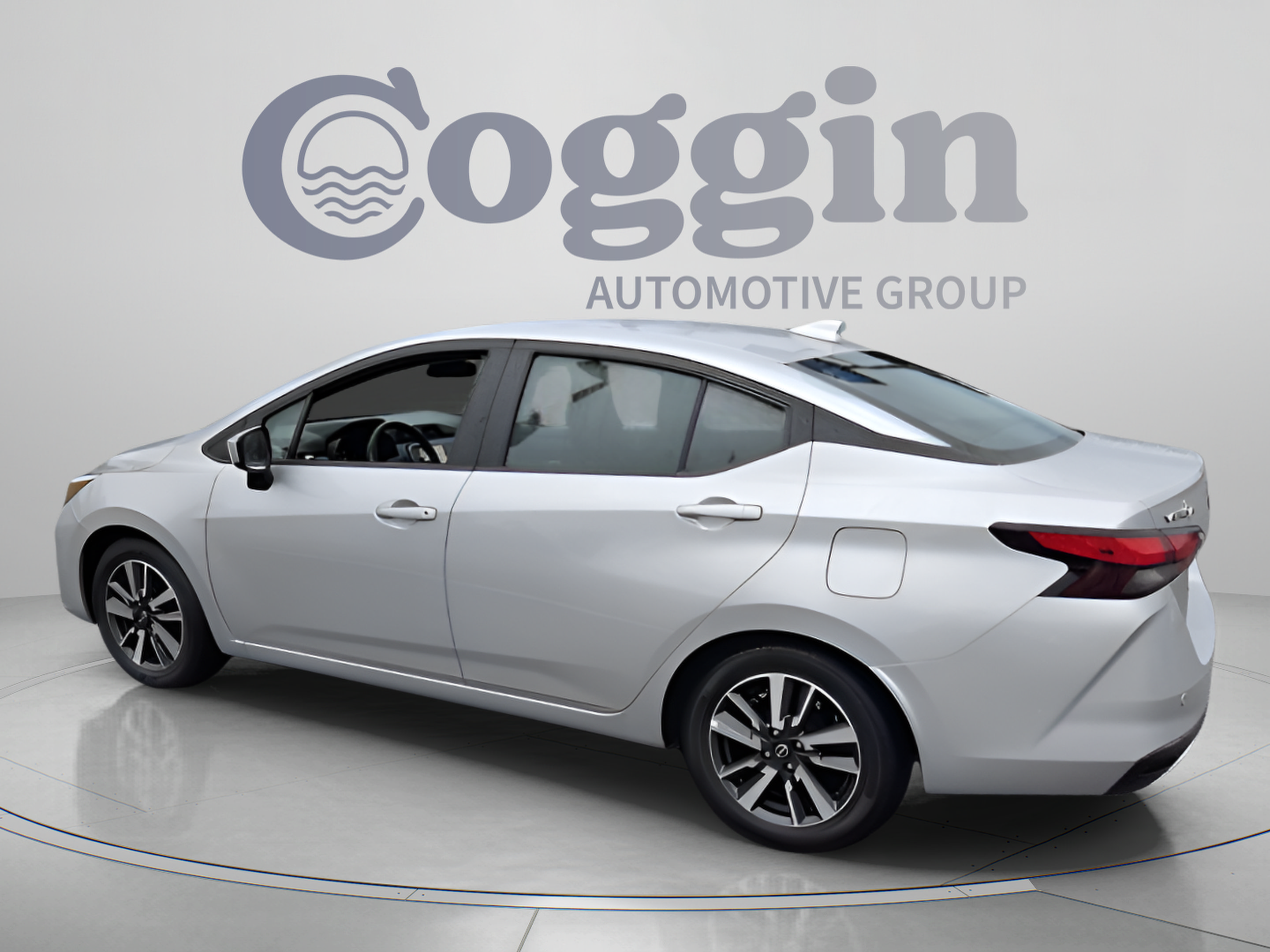 Used 2025 Nissan Versa SV FWD image 3