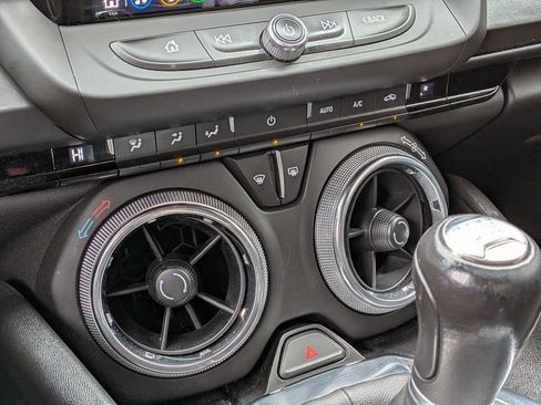 Used 2019 Chevrolet Camaro LT w/ Technology Package image 25